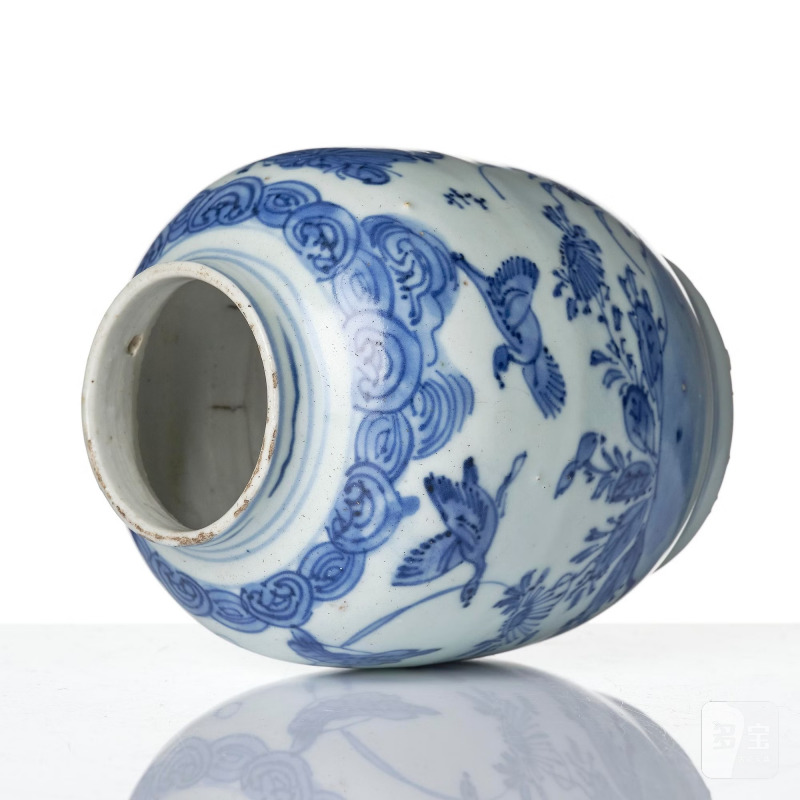 A blue and white 'geese in flight' jar, - 图5